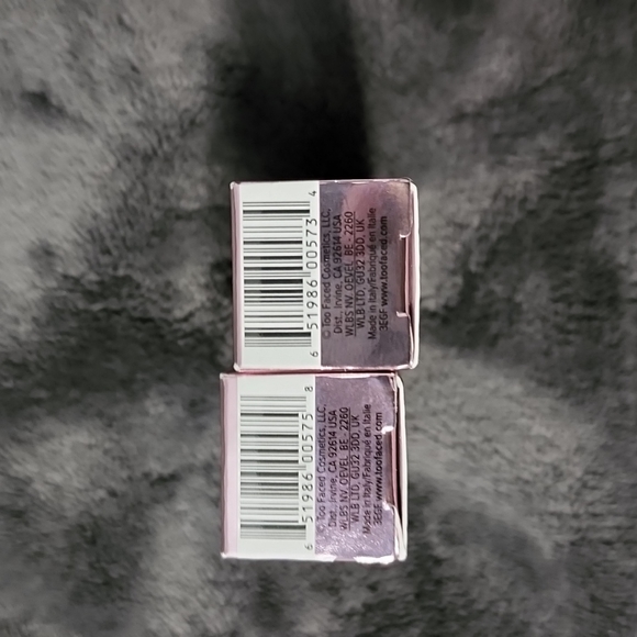 Too Faced Lady Bold x 2 Lipstick Set - Picture 3 of 7